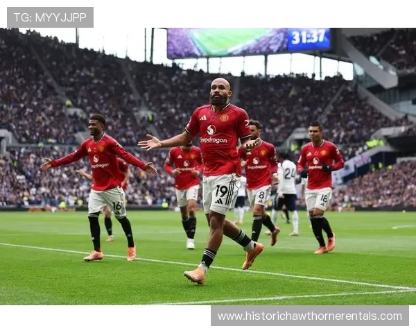 曼联进攻组织混乱问题显现,对关键战得分能力造成制约 曼联进攻组织混乱问题显现,对关键战得分能力造成制约